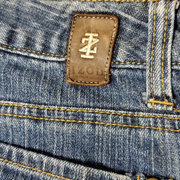 IZOD Jeans Men's Denim - Size 32 Waist - Picture 8 of 8